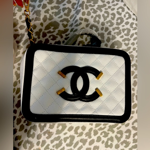 Handbags - Beautiful Chanel Bag NEWWW